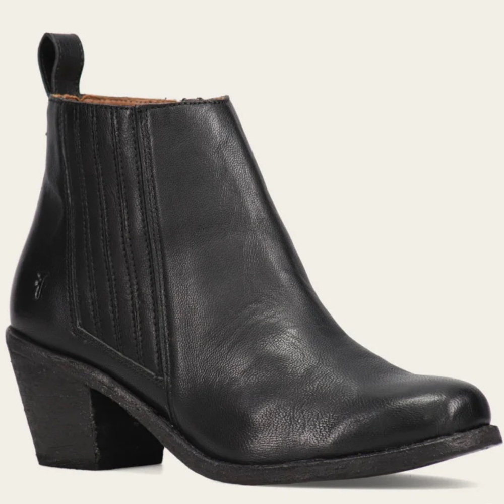 Frye Alton Chelsea boots, NWT with original box
